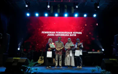 FK UNEJ Gives Awards to the Winners of the Batik Competition and the Best Staff Award in the 2023 Agromedicine Award