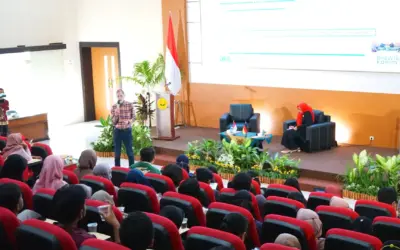 FK UNEJ Hosts Prof. Dr. rer. nat. Wolfgang Nellen in Studium General Commemorating the 23rd Anniversary with the Topic of Gene Surgery